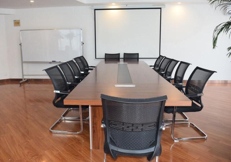 هتل Greentree Inn Zhengzhou Xinzheng City Longhu Town Xiangyun Road Express