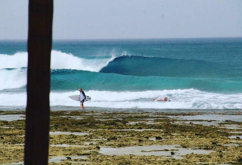 فندق صغير Batu Rundung Surf Resort