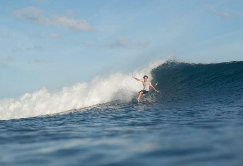 فندق صغير Batu Rundung Surf Resort