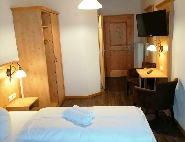 Общежитие Gasthof Pension Altwirt