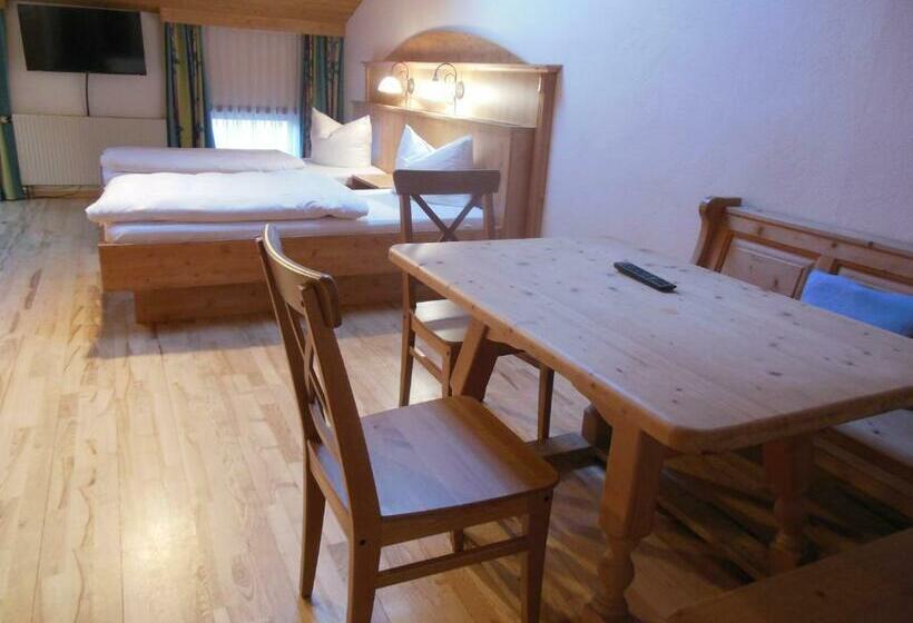 Общежитие Gasthof Pension Altwirt