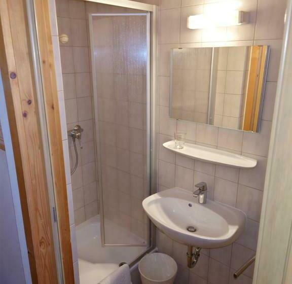 Общежитие Gasthof Pension Altwirt