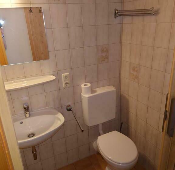 Общежитие Gasthof Pension Altwirt