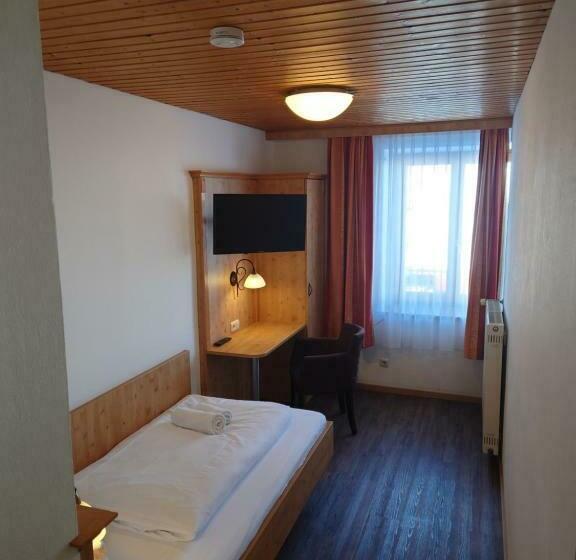 Общежитие Gasthof Pension Altwirt