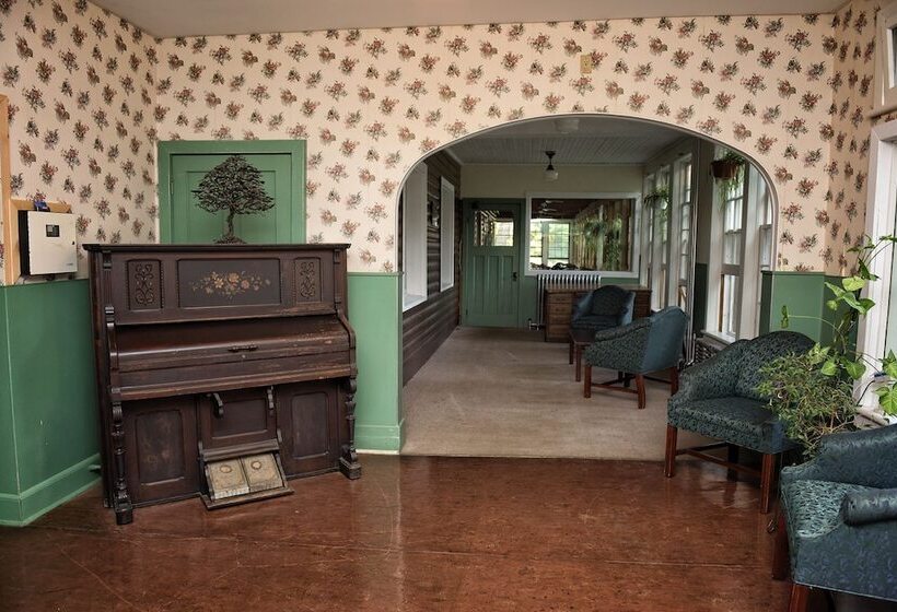 فندق صغير Pine Lodge