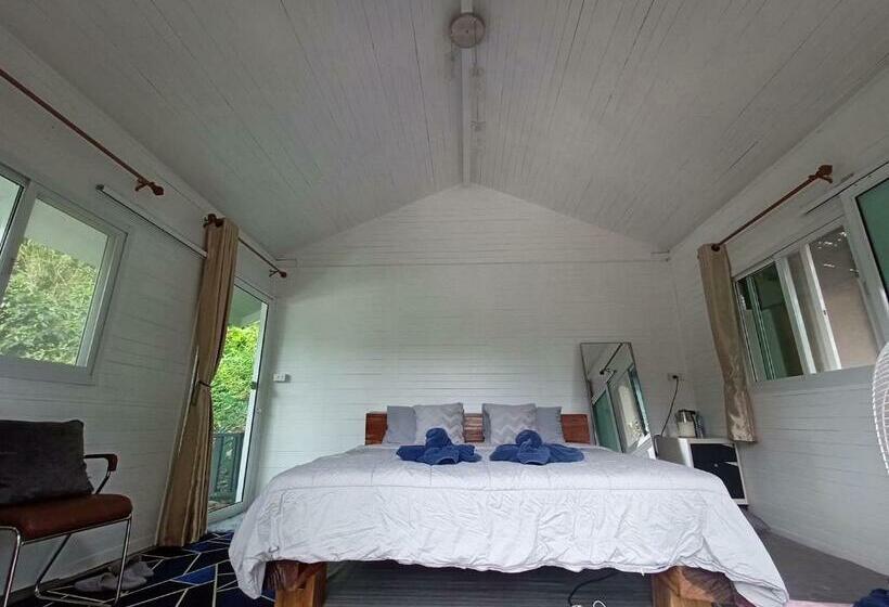Bed and Breakfast บ้านชายดอย Glamping ดอยแม่แจ๋ม Cheason ,muangpan, Lampang