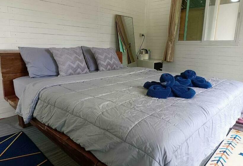 Bed and Breakfast บ้านชายดอย Glamping ดอยแม่แจ๋ม Cheason ,muangpan, Lampang