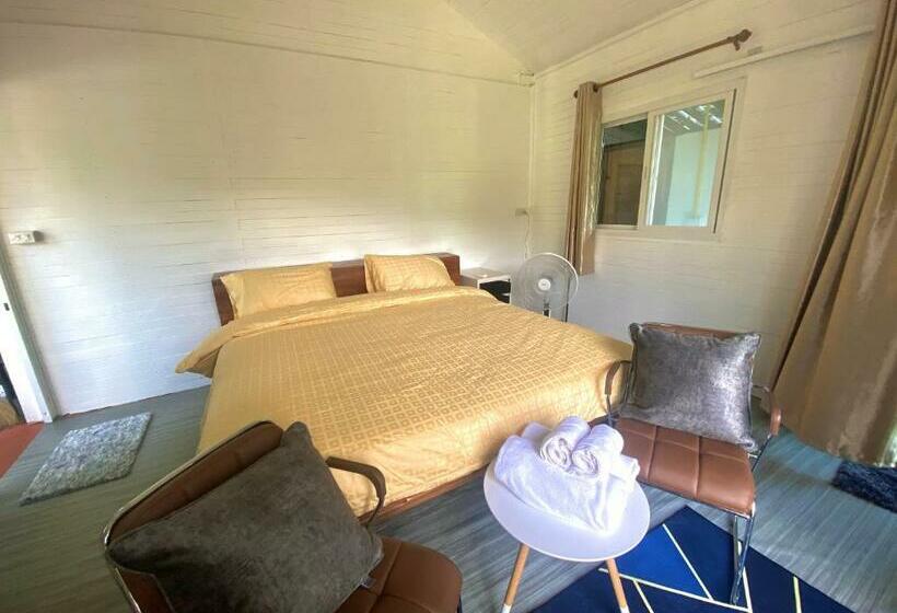 Bed and Breakfast บ้านชายดอย Glamping ดอยแม่แจ๋ม Cheason ,muangpan, Lampang