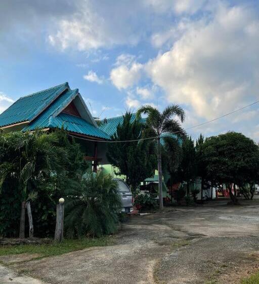 Hotel เพชร รีสอร์ท นครไทย Phet Resort, Nakhonthai