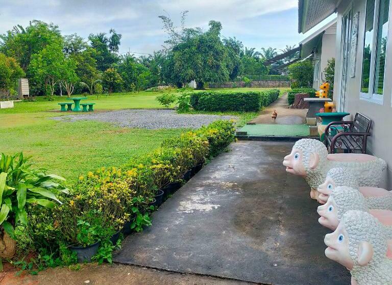 בית מלון כפרי Davy Cottage Phuket