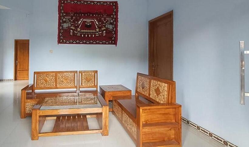 בית מלון כפרי Griya Mbak Tafik Syariah