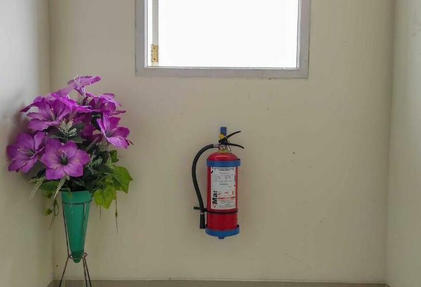 ホテル Reddoorz @ Jalan Ratahan Minahasa Tenggara