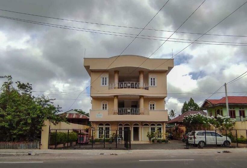 ホテル Reddoorz @ Jalan Ratahan Minahasa Tenggara