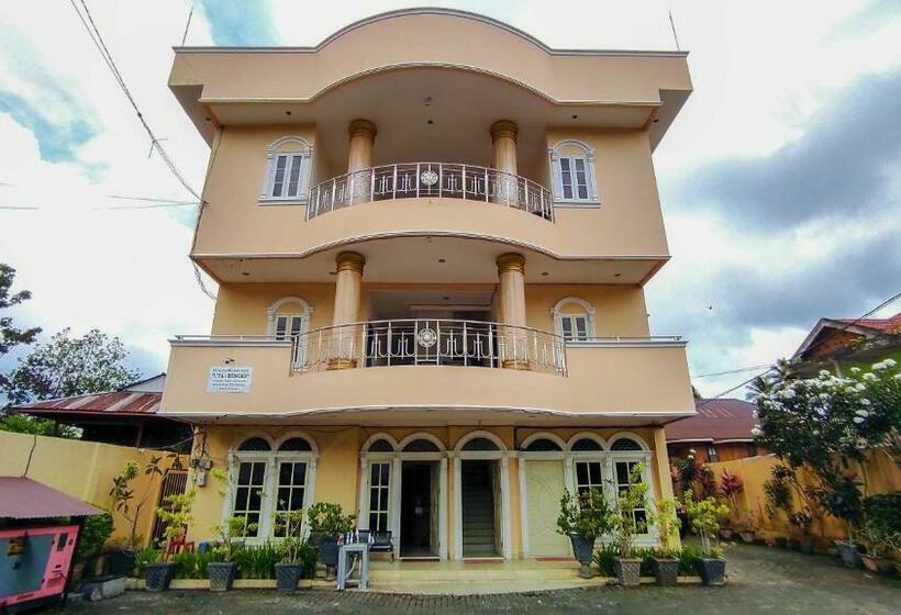 ホテル Reddoorz @ Jalan Ratahan Minahasa Tenggara