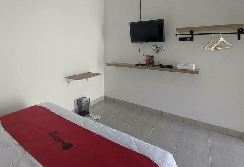 Отель Reddoorz Syariah Near Jalan Caman Raya Bekasi
