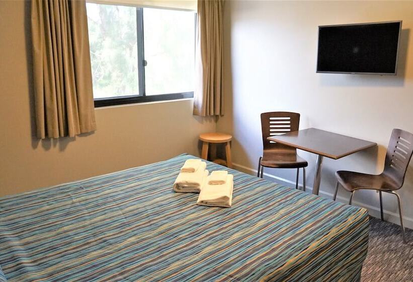 Mill Hotel Milperra Panania