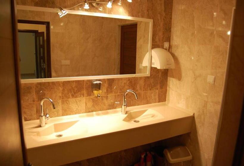 פנסיון Guest House Savina