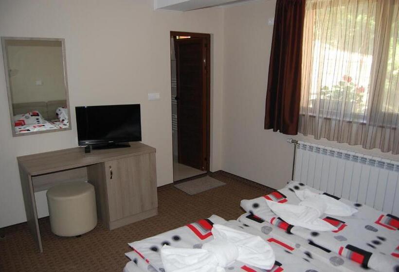 פנסיון Guest House Savina