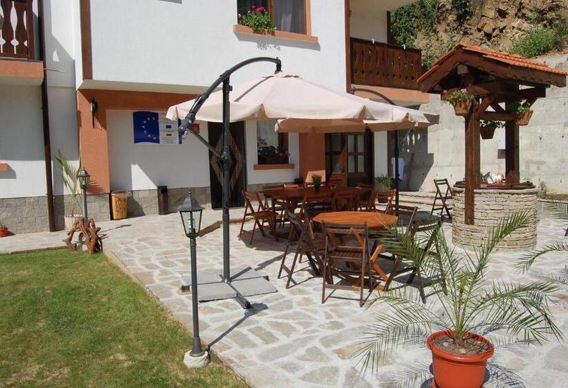 פנסיון Guest House Savina