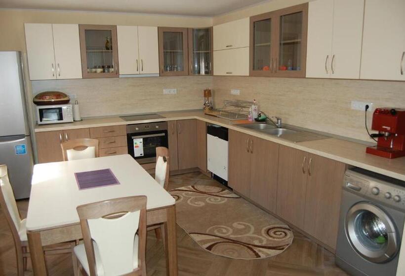 פנסיון Guest House Savina