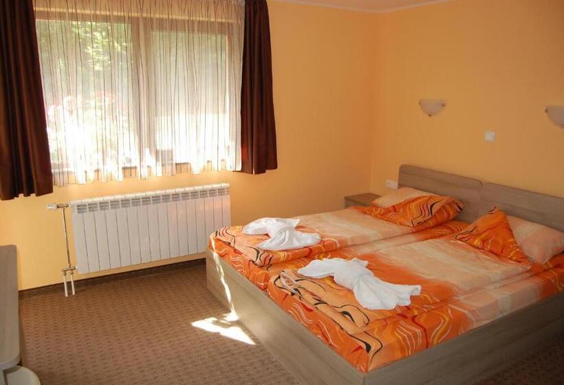 פנסיון Guest House Savina