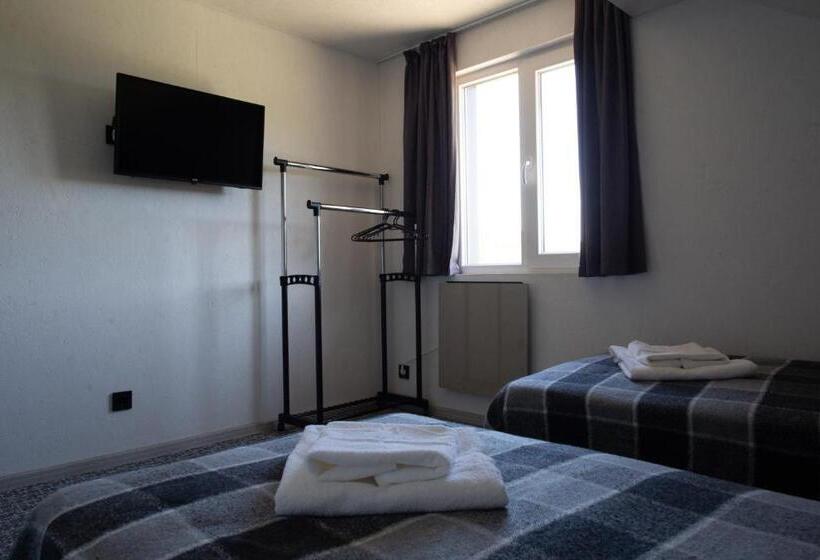 פנסיון Rancho Resort