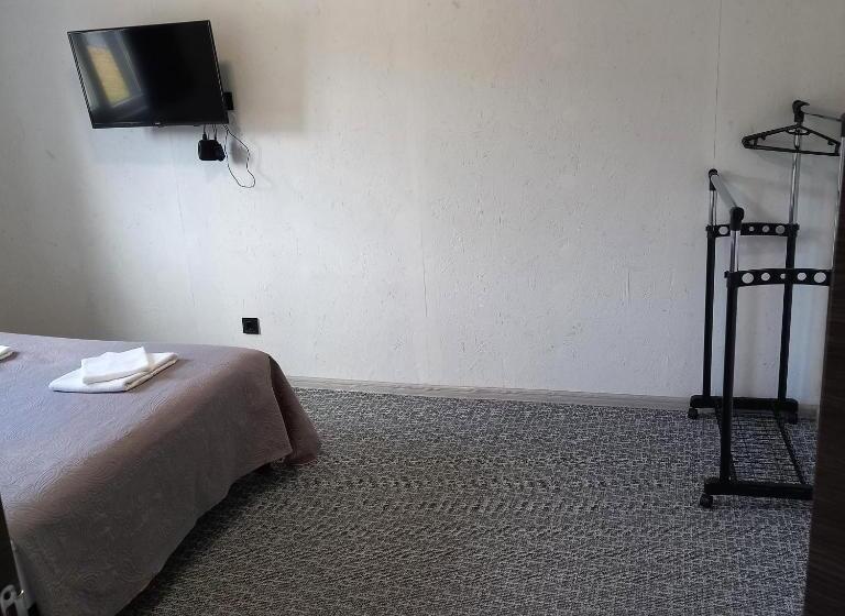 פנסיון Rancho Resort