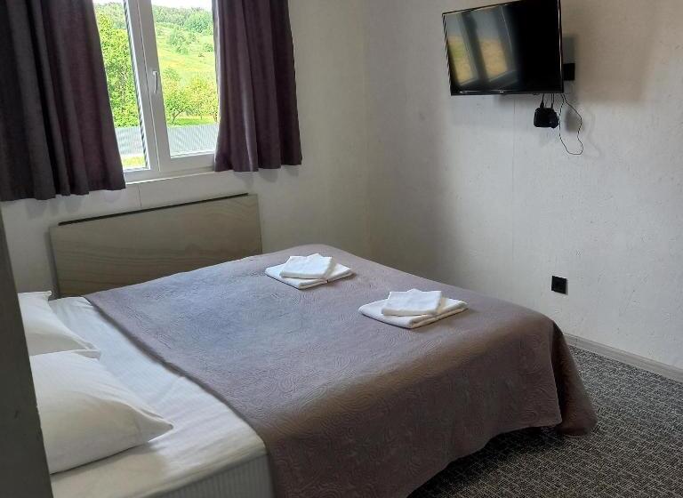 פנסיון Rancho Resort