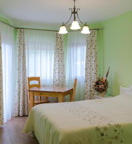 بنسيون Zestrea Bunicilor