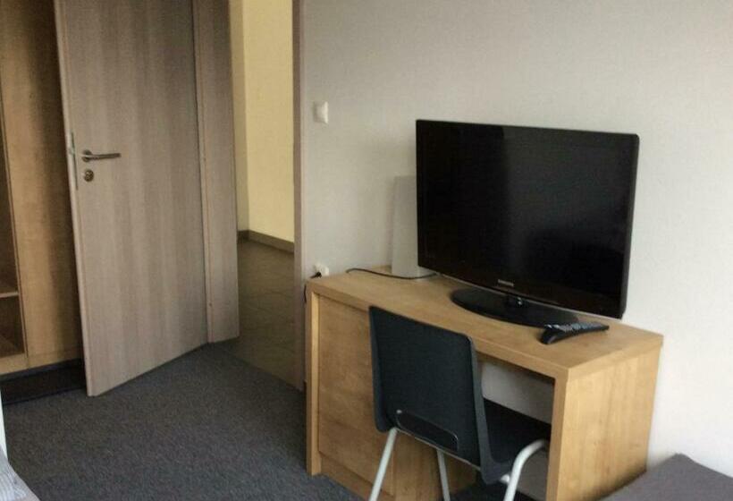 הוסטל Letisko Dubová