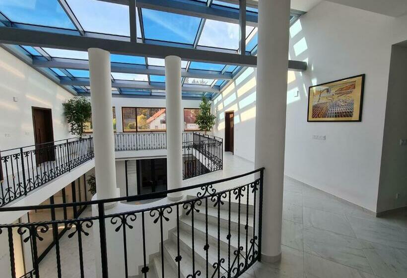 Bed and Breakfast Atrium Accomm