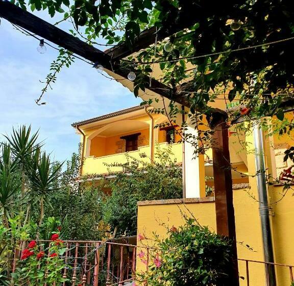 مبيت وإفطار Sinis House Isprocilis