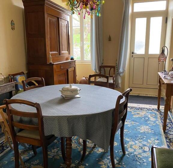 مبيت وإفطار Le Trianon