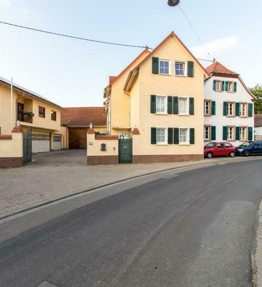 ベッドアンドブレックファースト Weingut Und Gästehaus Henrici