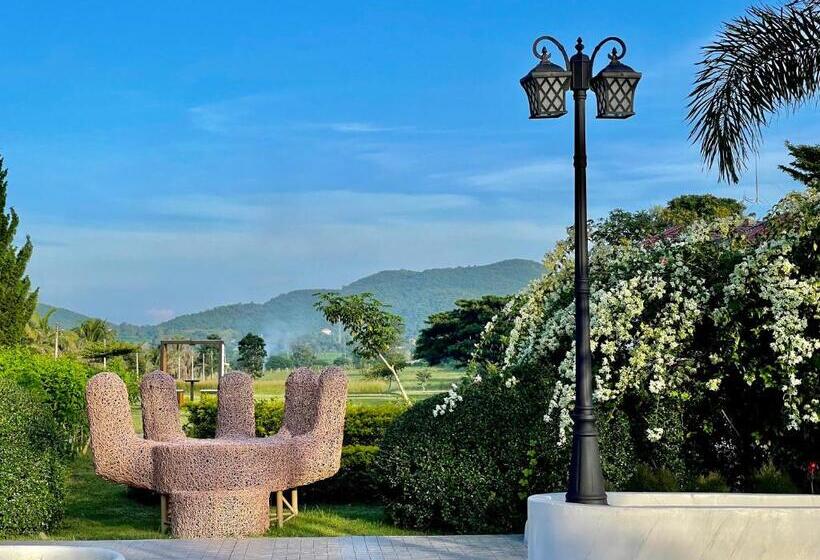 Hotel สต็อกโฮม เขาใหญ่