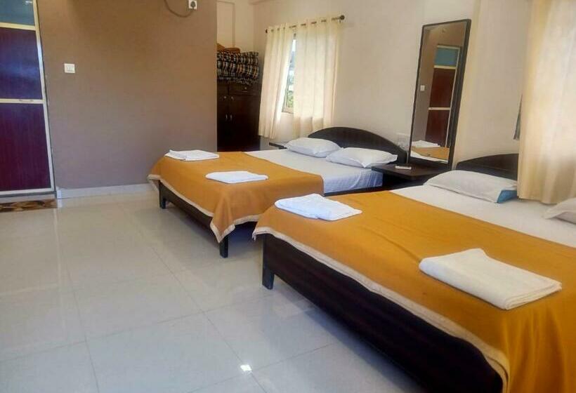 בית מלון כפרי Beach Haven  Nagaon Beach