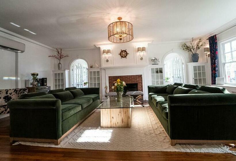 فندق Buttonwood Boutique