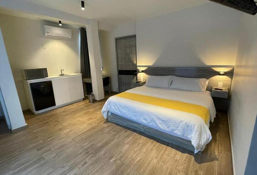 Отель Capital Suites