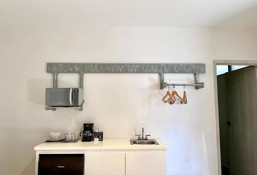 Отель Capital Suites