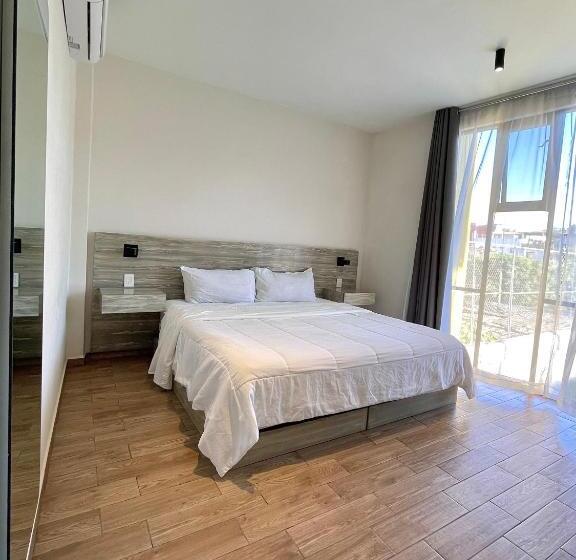 Отель Capital Suites