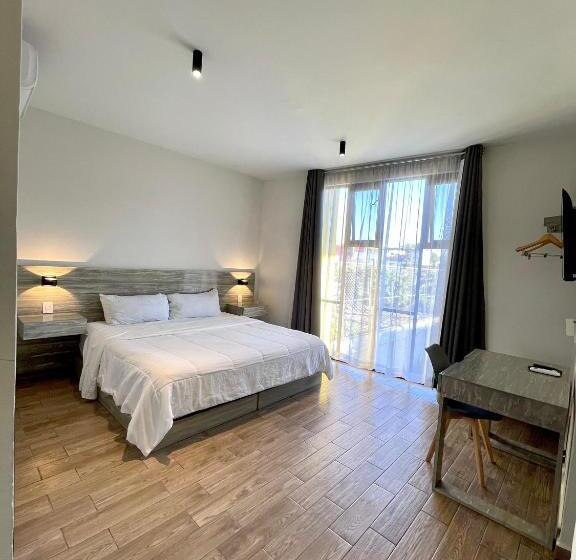 Отель Capital Suites