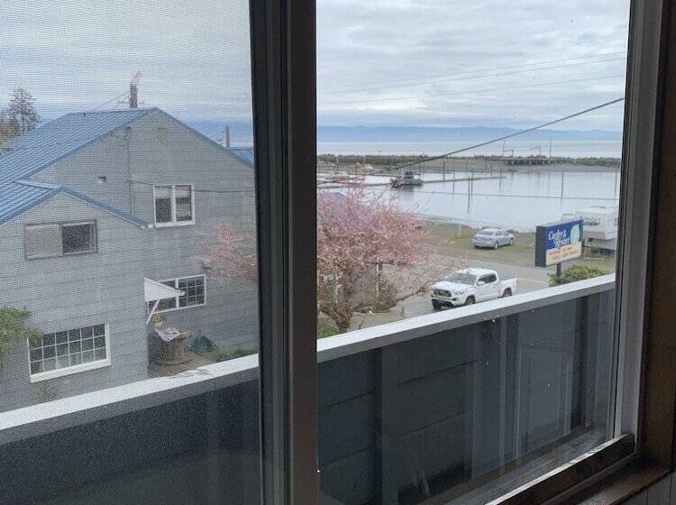 فندق Curley S Resort & Dive Center