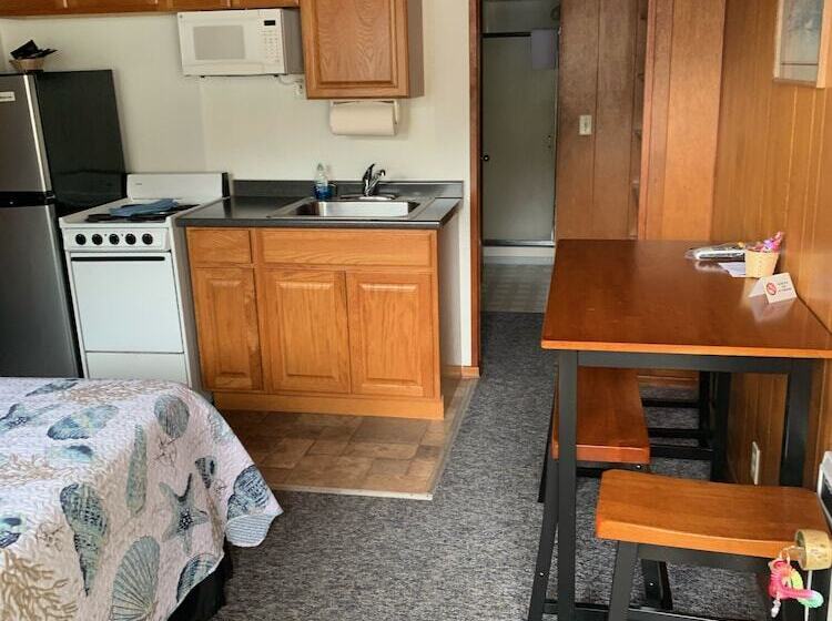 فندق Curley S Resort & Dive Center