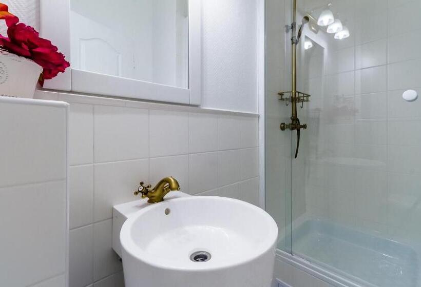 Отель Penzion Kokorin Forest Villa