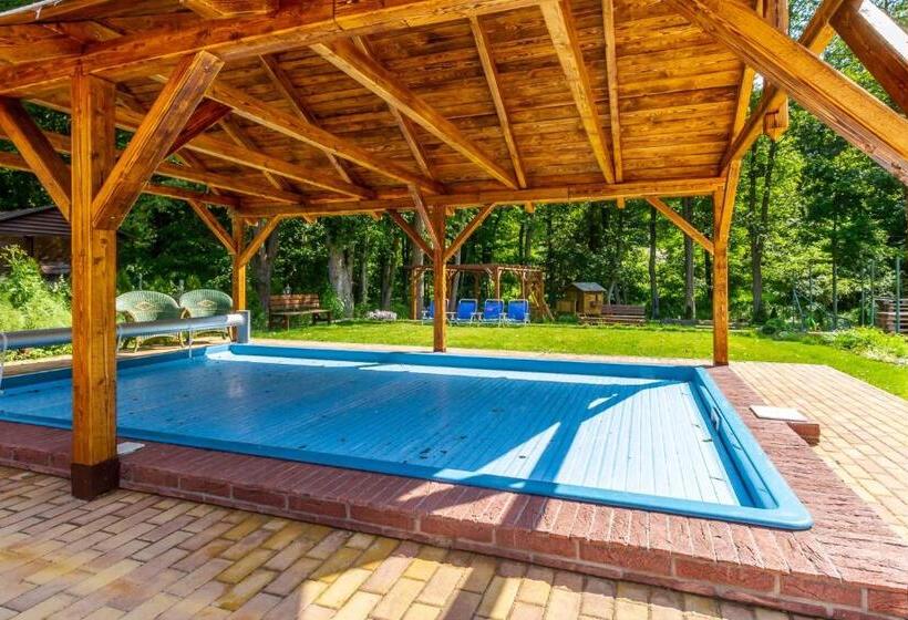 Отель Penzion Kokorin Forest Villa