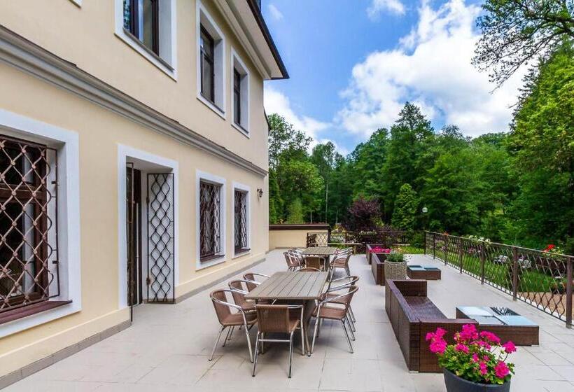 Отель Penzion Kokorin Forest Villa