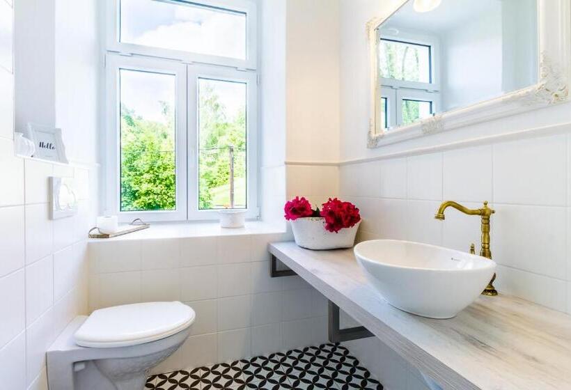 Отель Penzion Kokorin Forest Villa