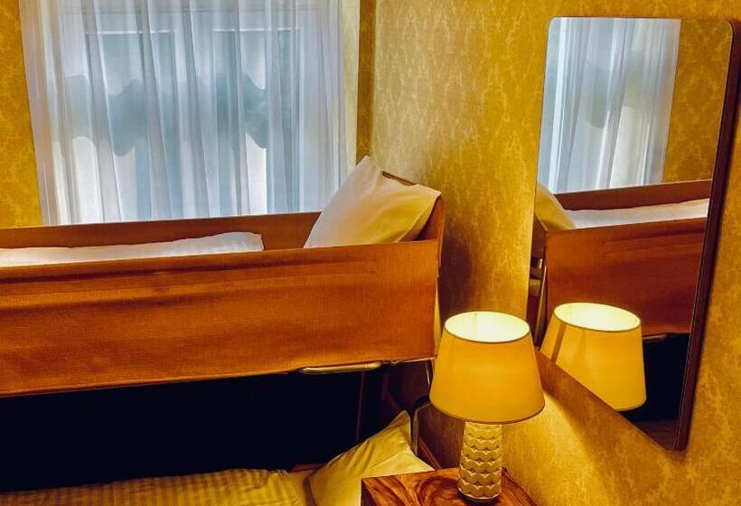 Отель Penzion Kokorin Forest Villa