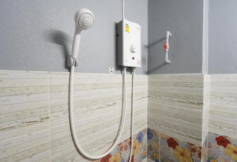 ホテル Roomquest Rojana Industrial Estate Area