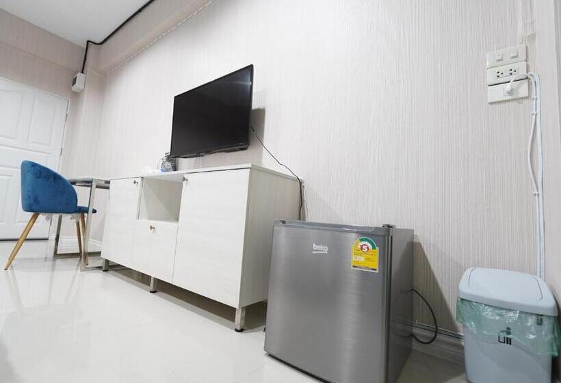 ホテル Roomquest Rojana Industrial Estate Area